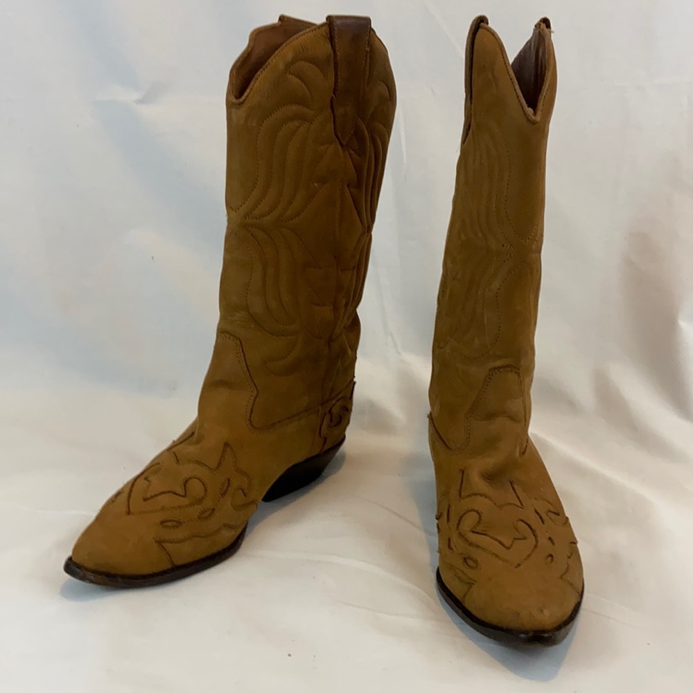Sundance Cowgirl  Cognac Boots Size 9
